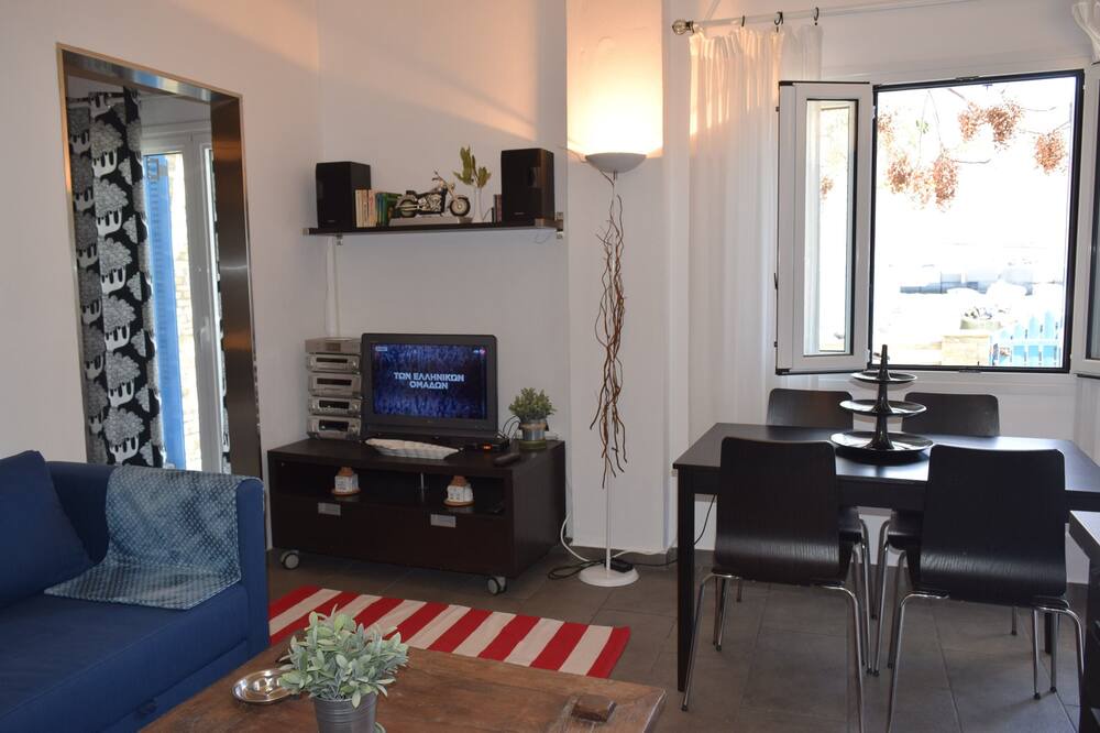 Photo of Livingroom in Ormos Korthiou