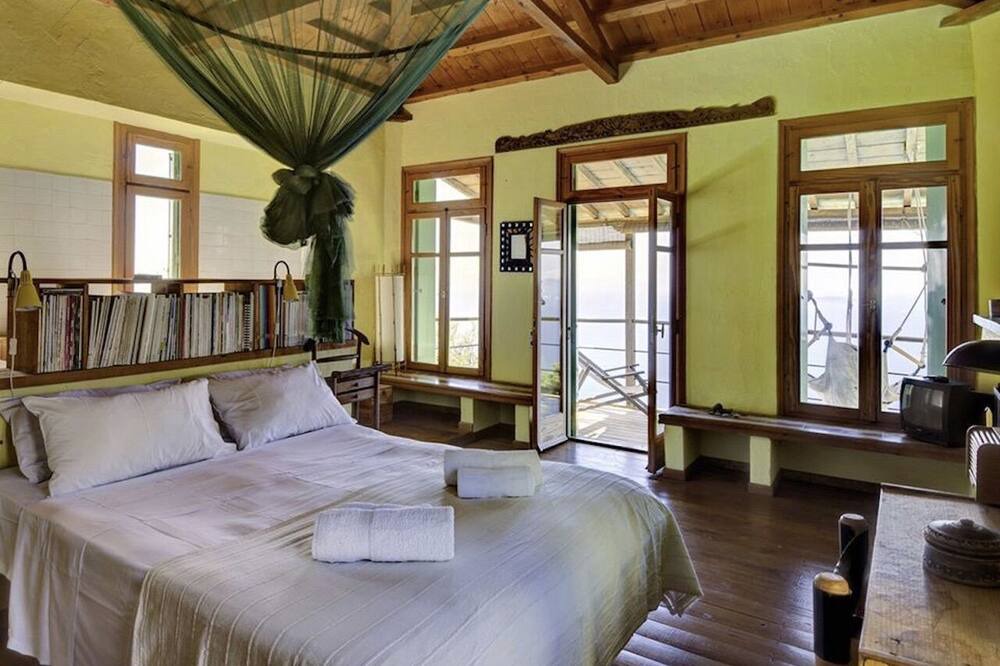 Photo of Bedroom in Glossa