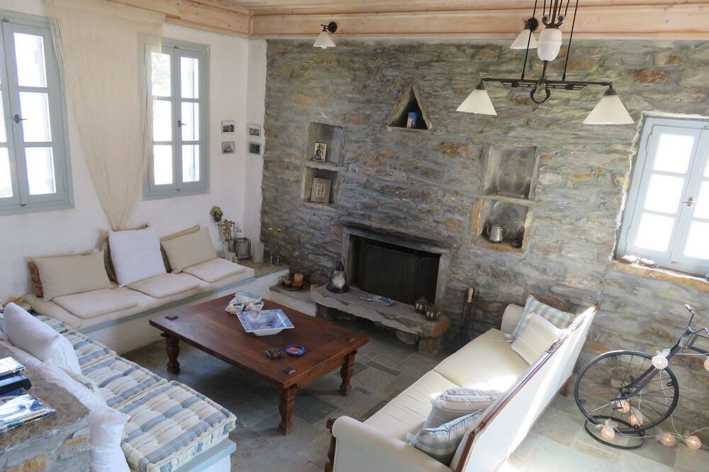 Photo of Livingroom in Korissia