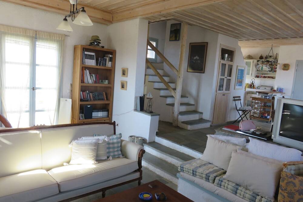 Photo of Livingroom in Korissia