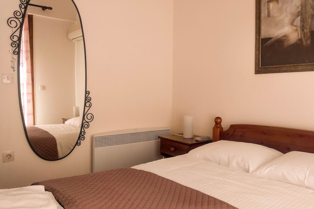 Photo of Bedroom in Sarakiniko
