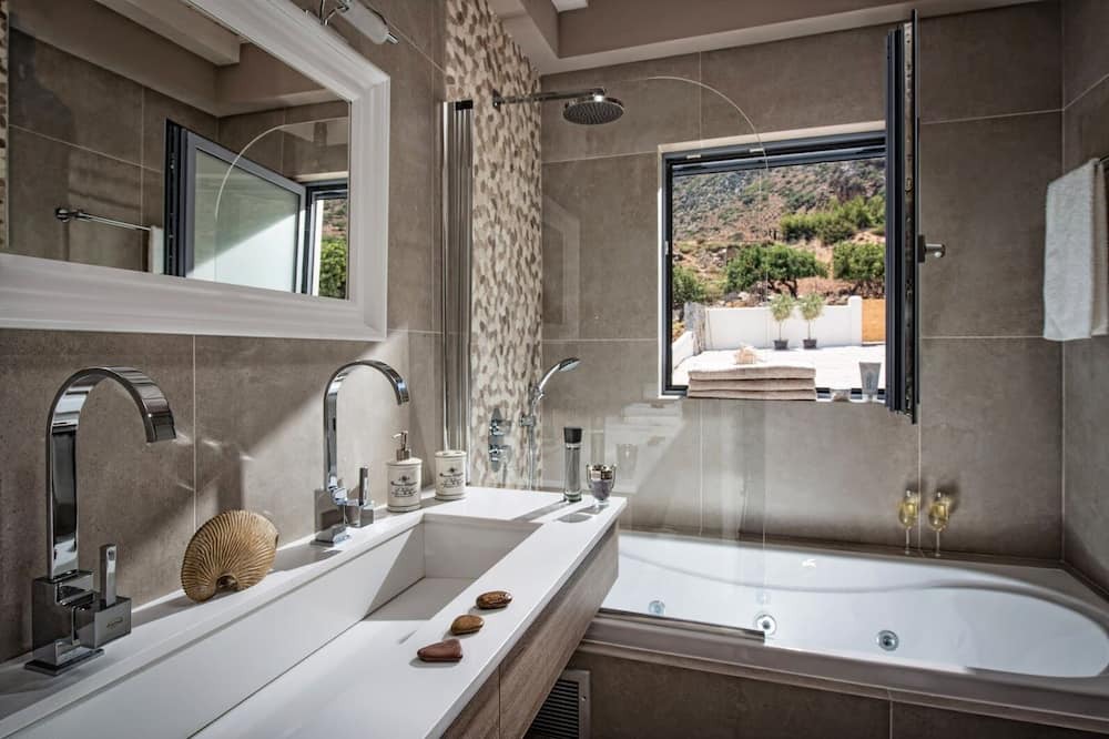 Photo of Bathroom in Koutouloufari