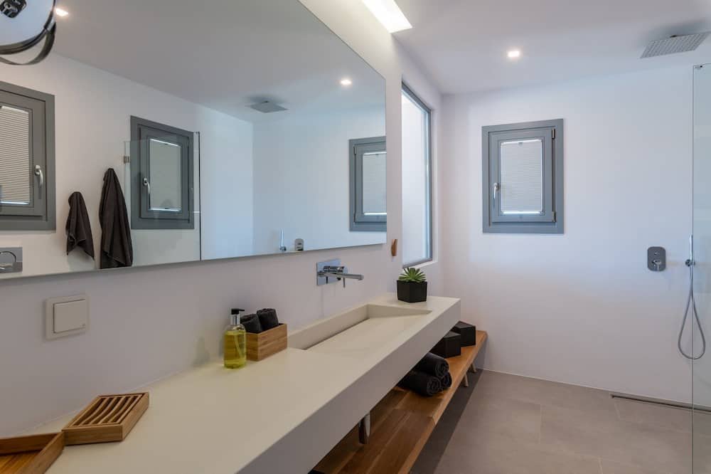 Photo of Bathroom in Plintri
