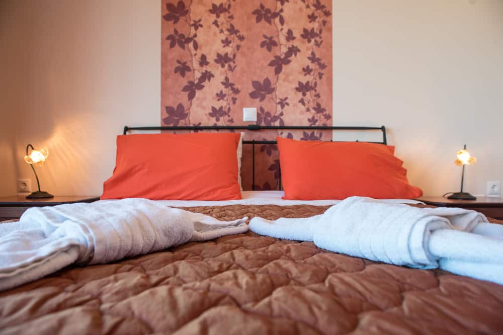 Photo of Bedroom in Agios Stefanos Avliotes