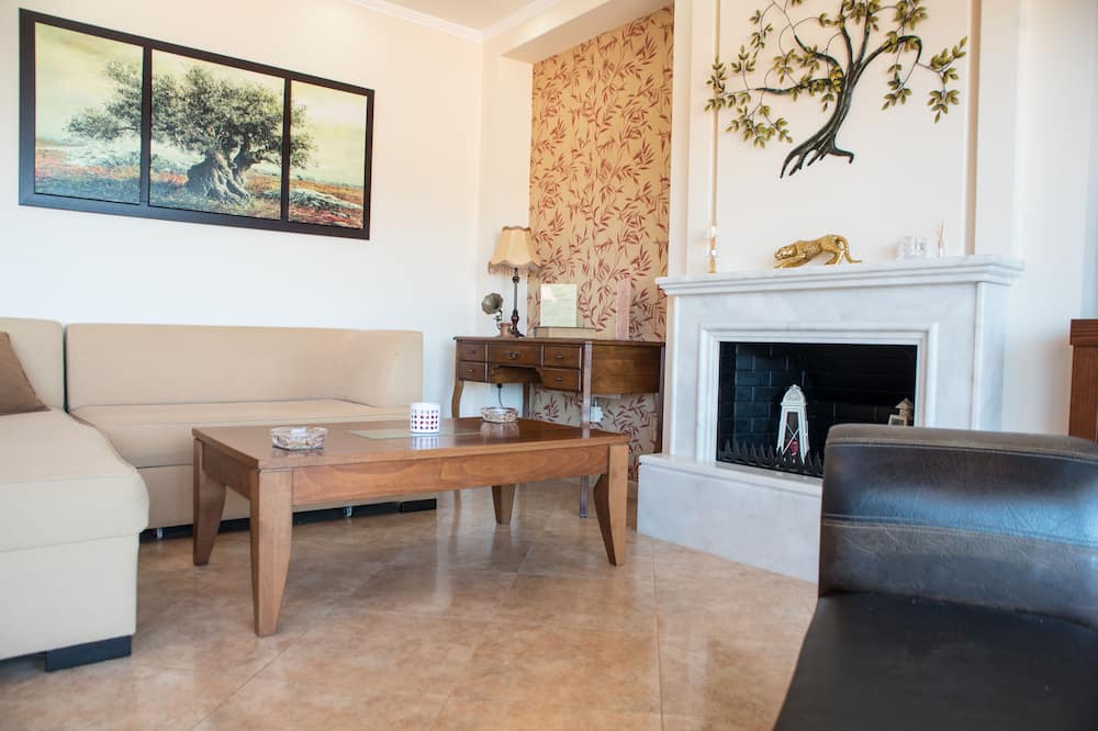 Photo of Livingroom in Agios Stefanos Avliotes