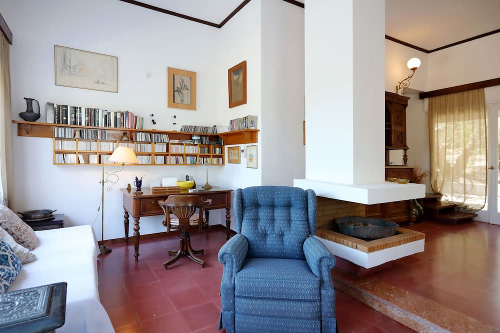 Photo of Livingroom in Polichrono