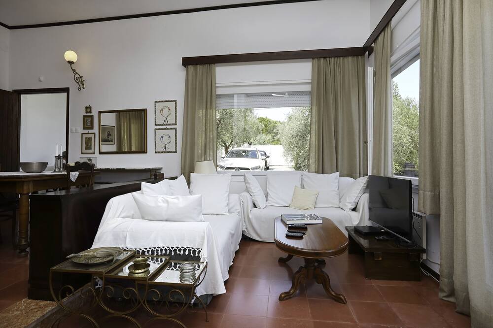 Photo of Livingroom in Polichrono