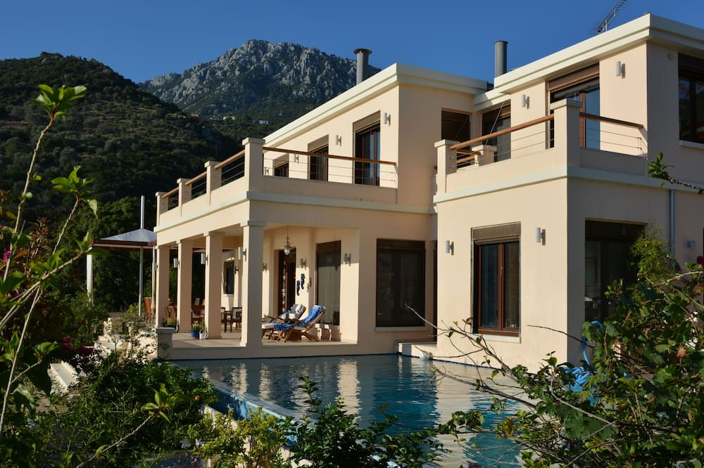 Photo of Outdoor in Dryopi