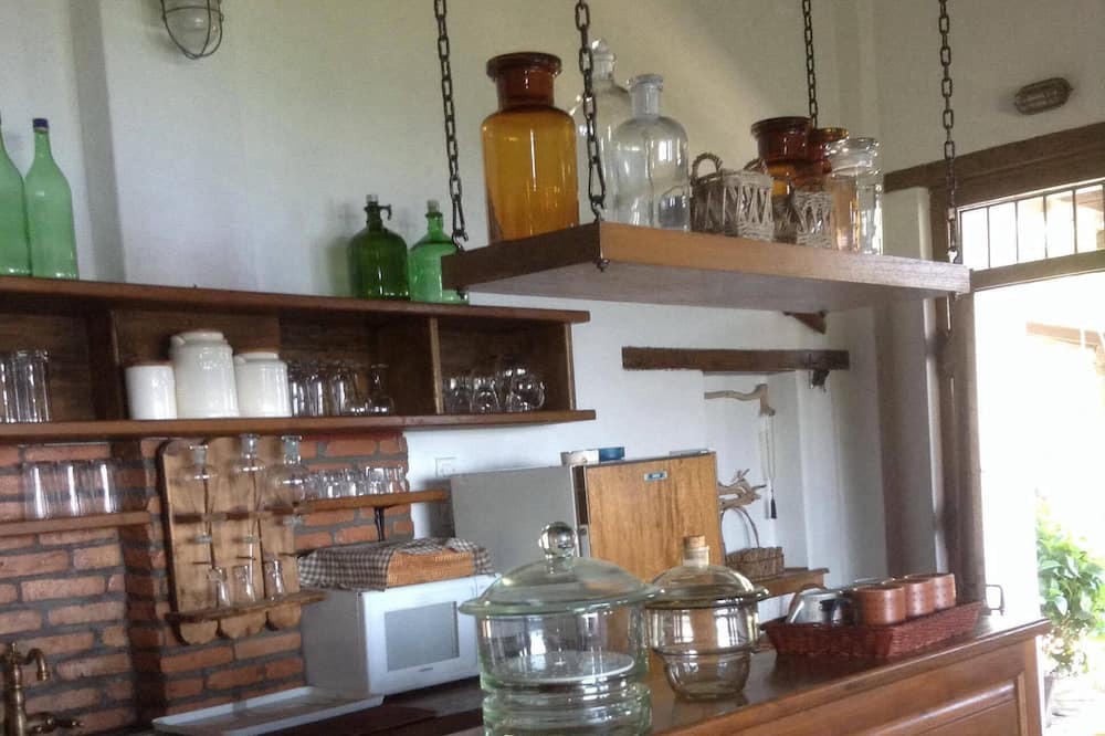 Photo of Kitchen in Mouresi