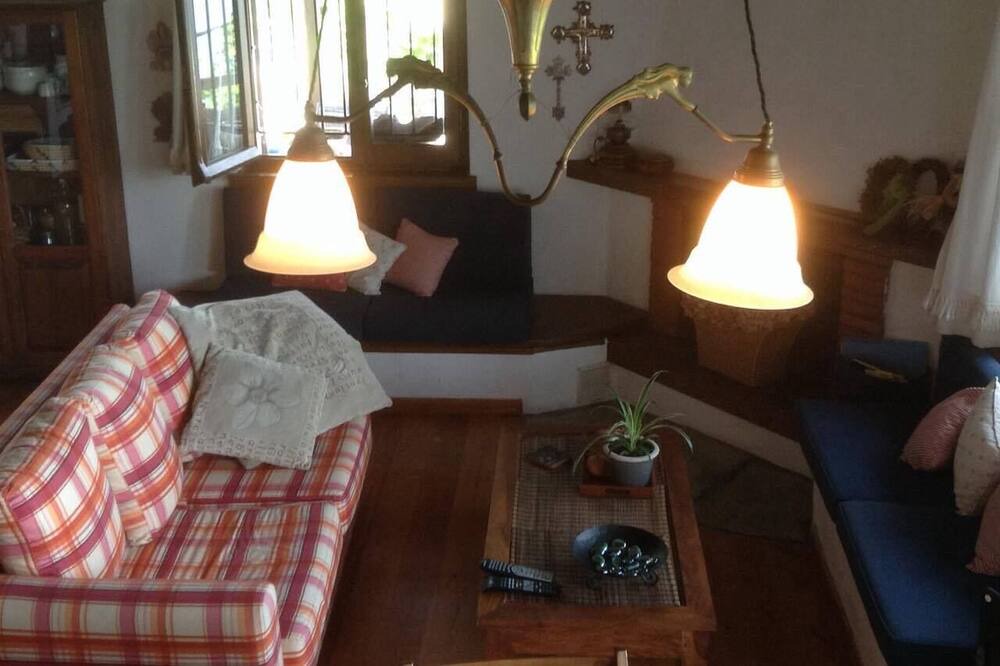 Photo of Livingroom in Mouresi