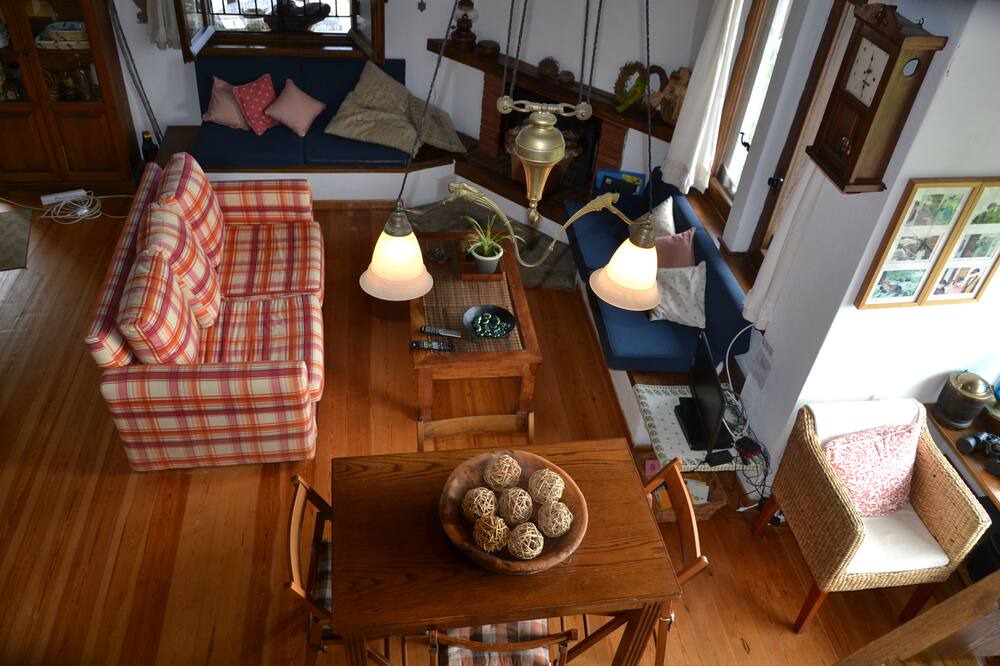 Photo of Livingroom in Mouresi