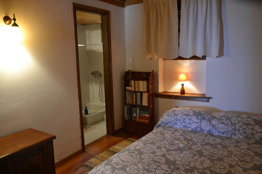 Photo of Bedroom in Mouresi