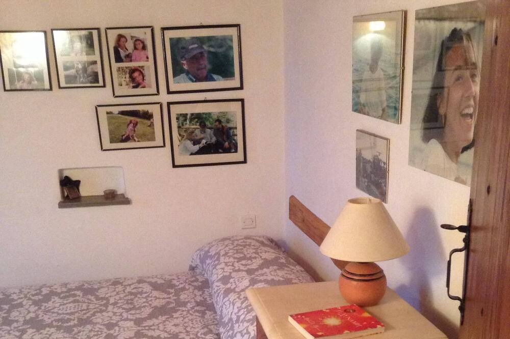 Photo of Bedroom in Mouresi