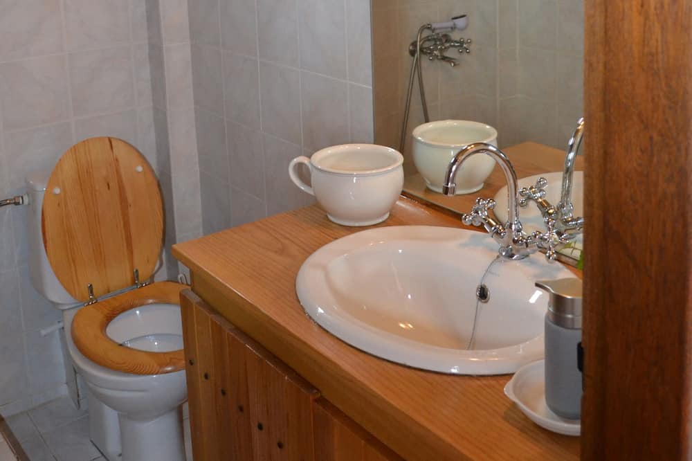 Photo of Bathroom in Mouresi