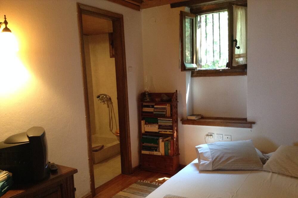 Photo of Bedroom in Mouresi