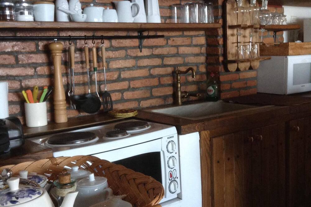 Photo of Kitchen in Mouresi