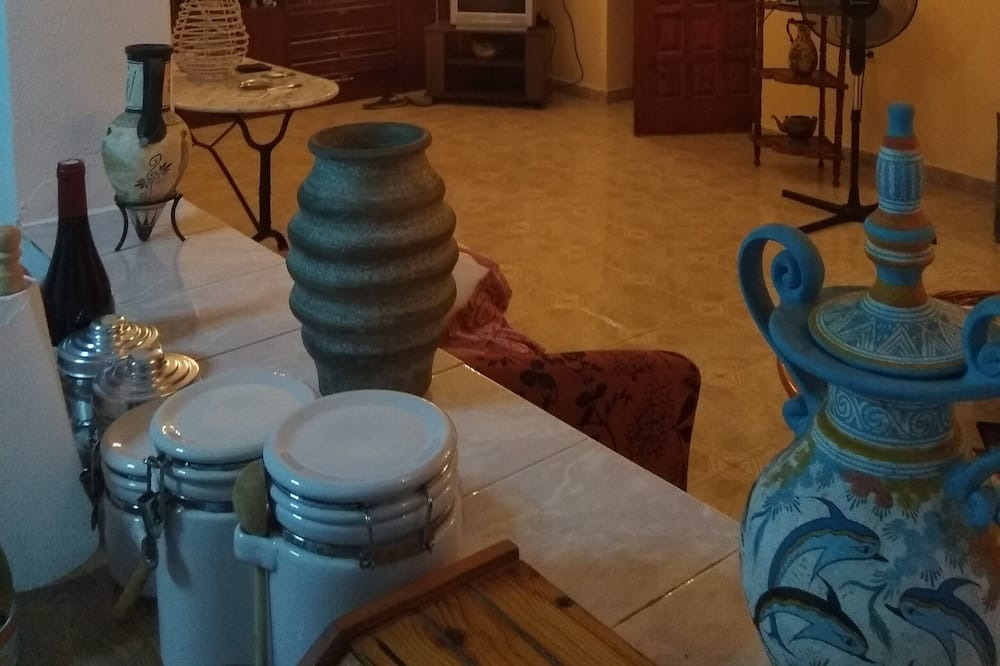 Photo of Livingroom in East Mani