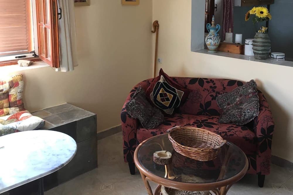 Photo of Livingroom in East Mani