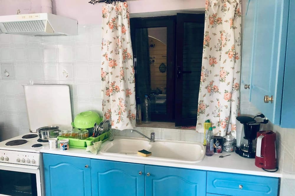 Photo of Kitchen in East Mani