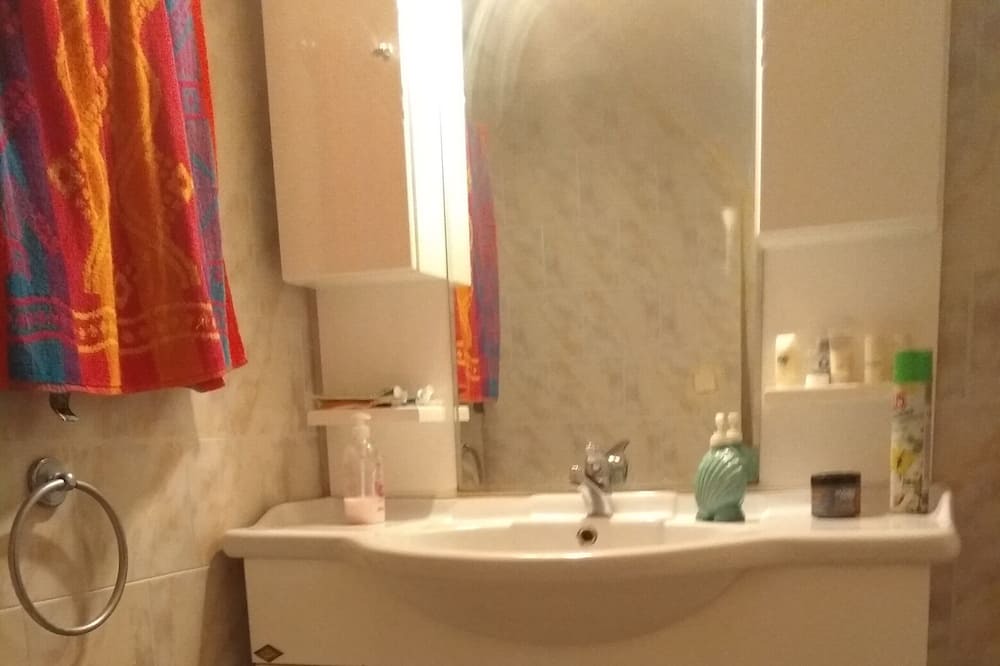 Photo of Bathroom in East Mani