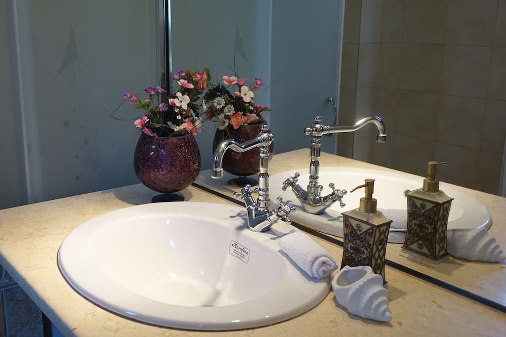Photo of Bathroom in Logarata