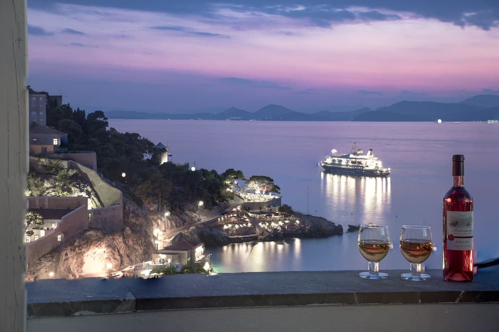 Photo of Others in Hydra
