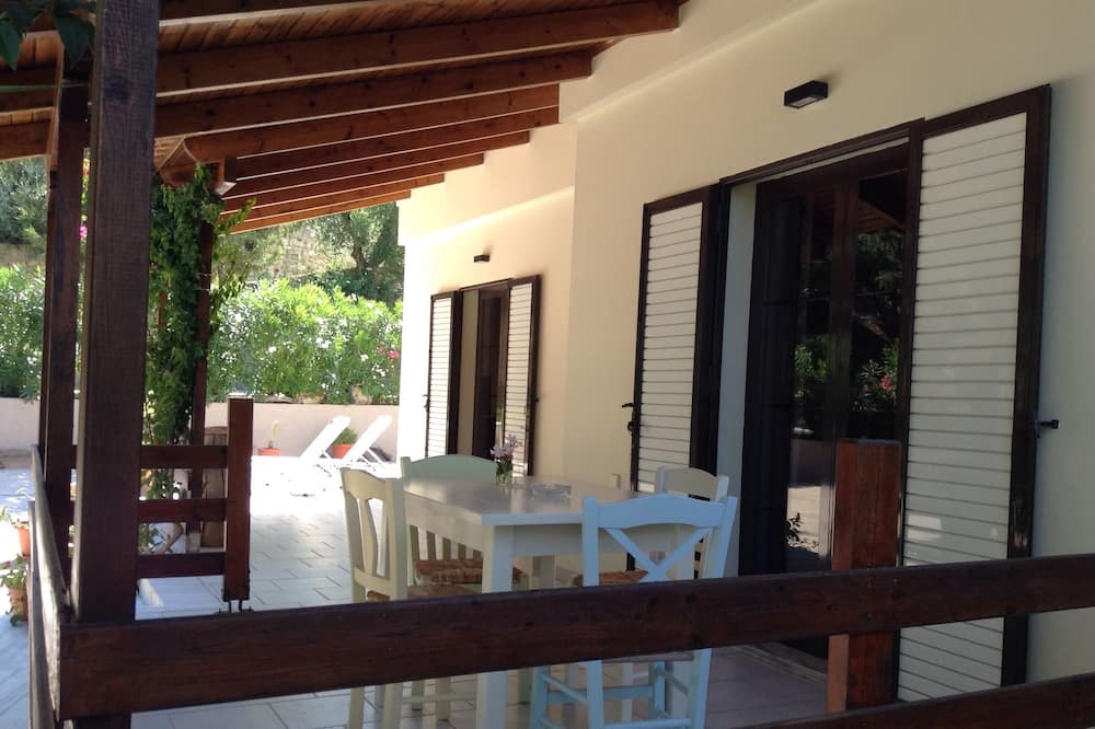 Photo of Patio Balcony in Gialova