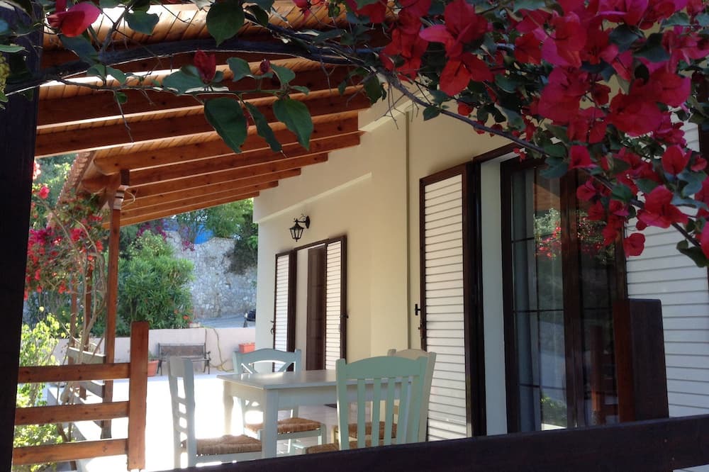 Photo of Patio Balcony in Gialova