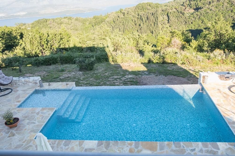 Photo of Outdoor in Petaleia