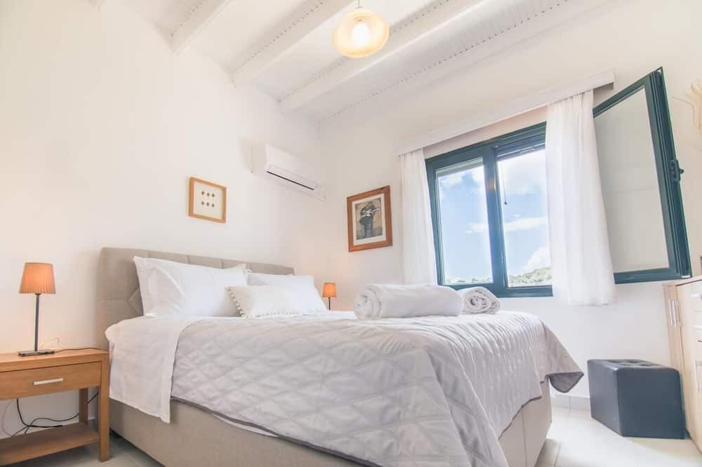 Photo of Bedroom in Petaleia