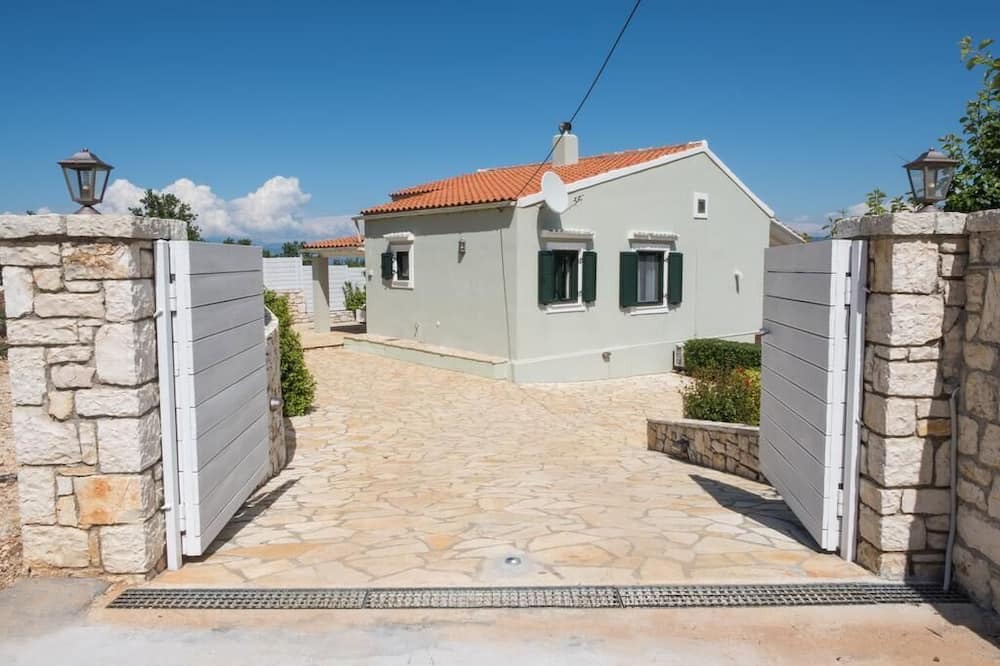 Photo of Outdoor in Petaleia