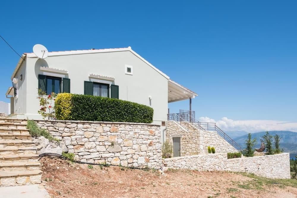 Photo of Outdoor in Petaleia