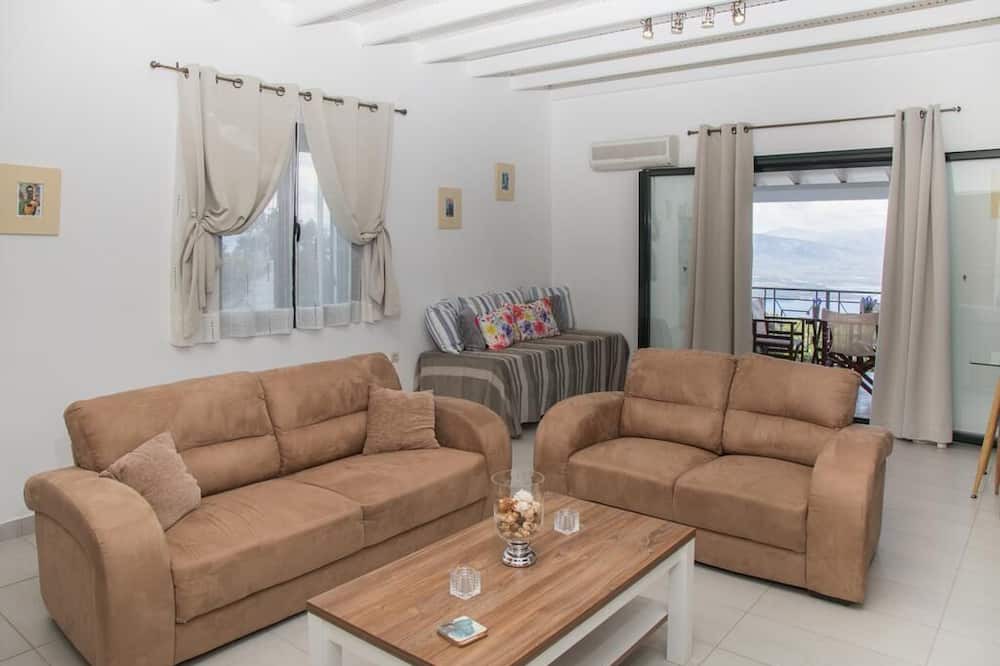 Photo of Livingroom in Petaleia