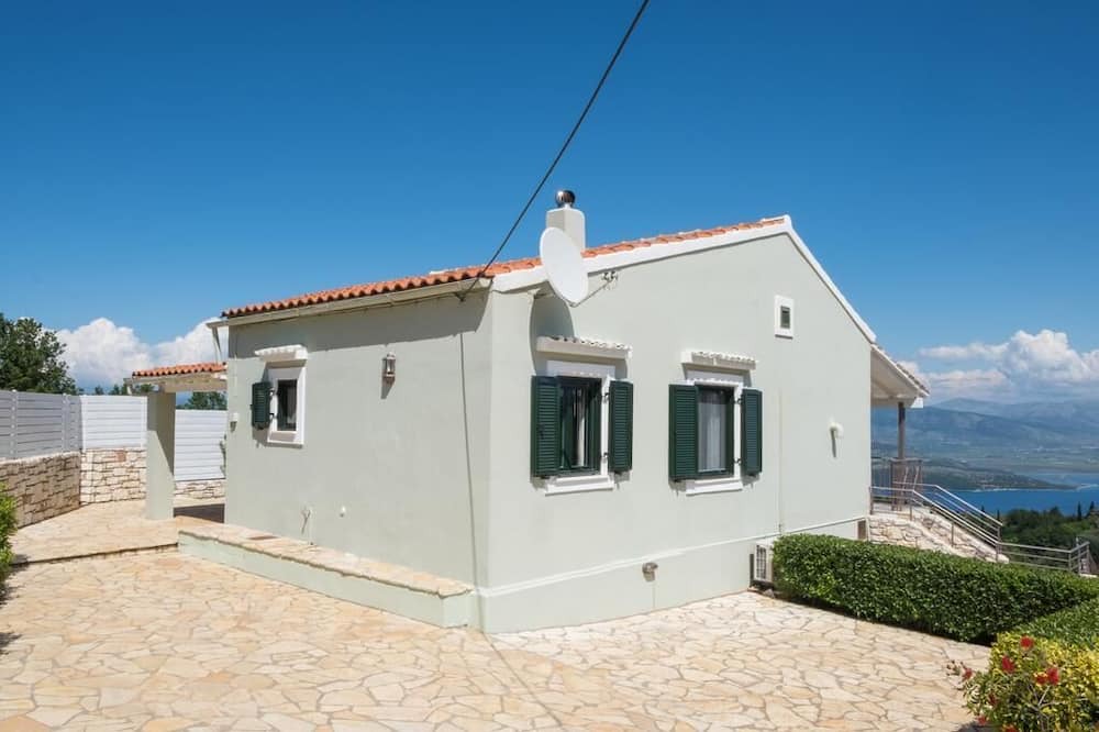 Photo of Outdoor in Petaleia