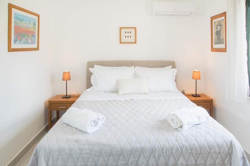Photo of Bedroom in Petaleia
