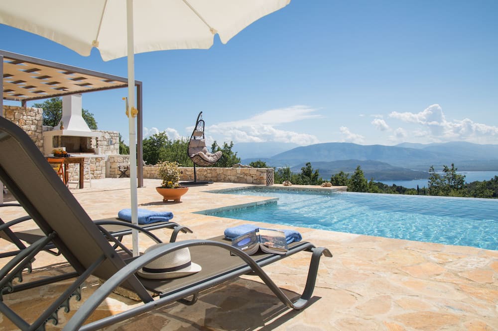 Photo of Outdoor in Petaleia