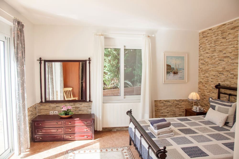 Photo of Bedroom in Saronikos