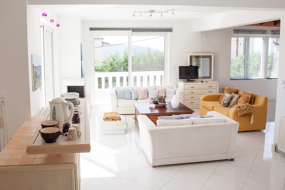 Photo of Livingroom in Saronikos
