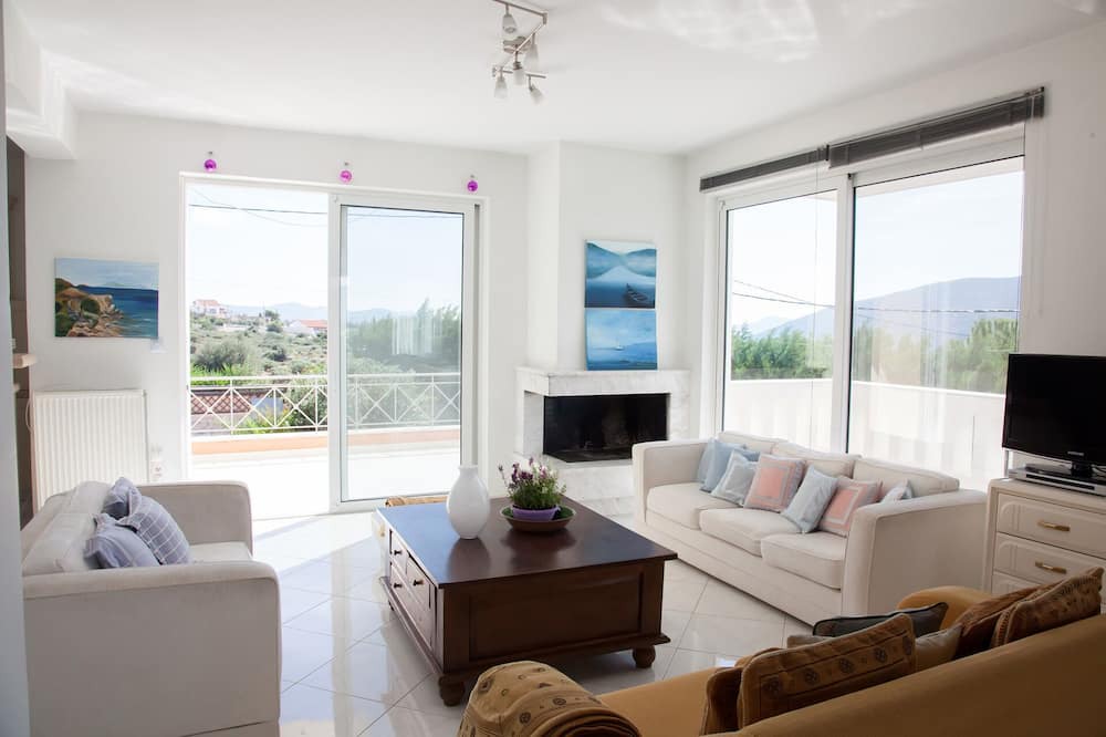 Photo of Livingroom in Saronikos