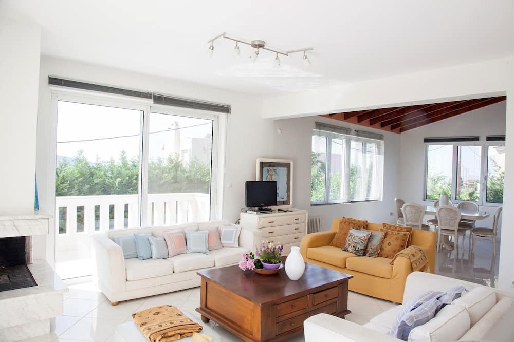 Photo of Livingroom in Saronikos
