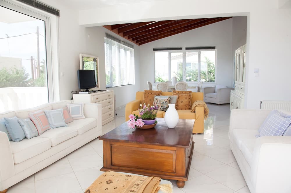 Photo of Livingroom in Saronikos