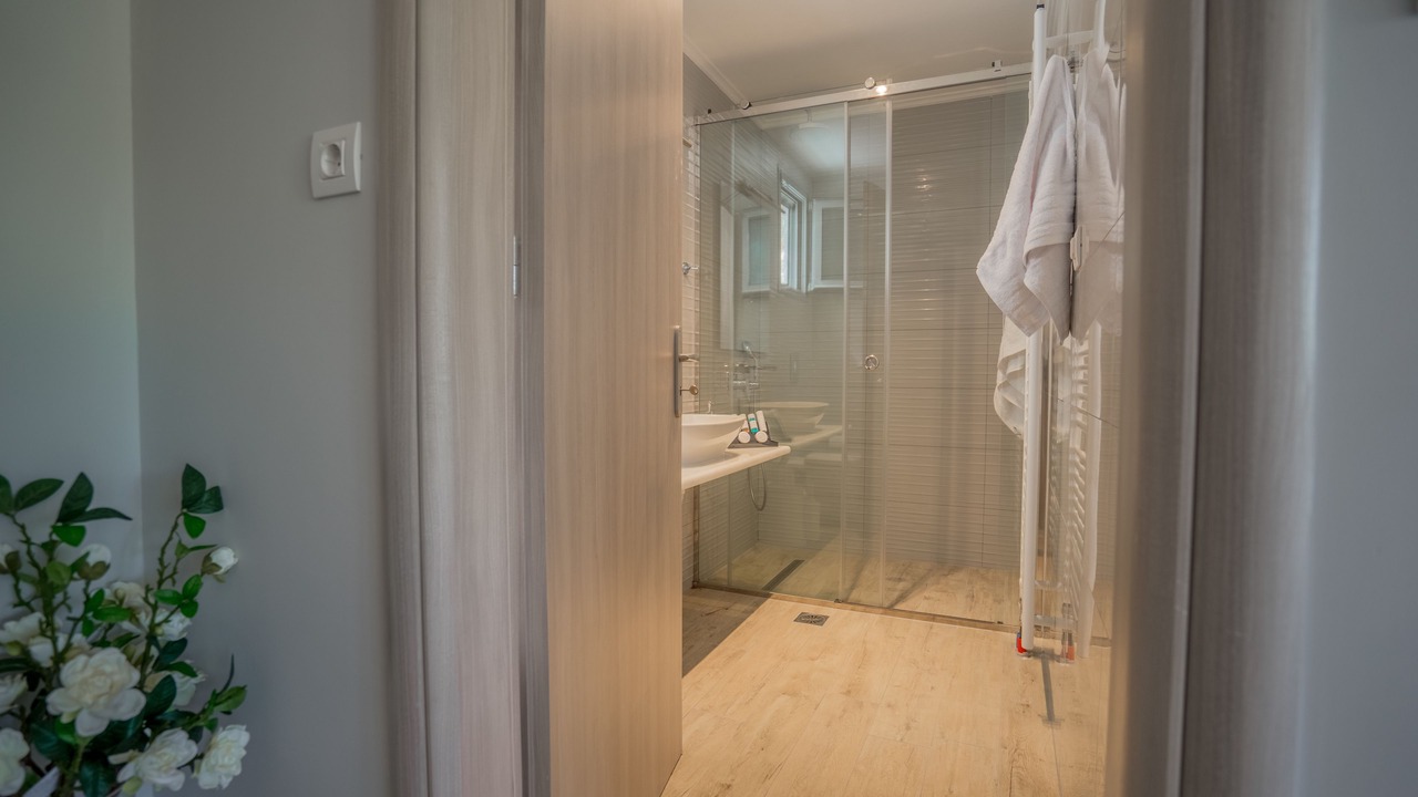 Photo of Bathroom in Alikanas