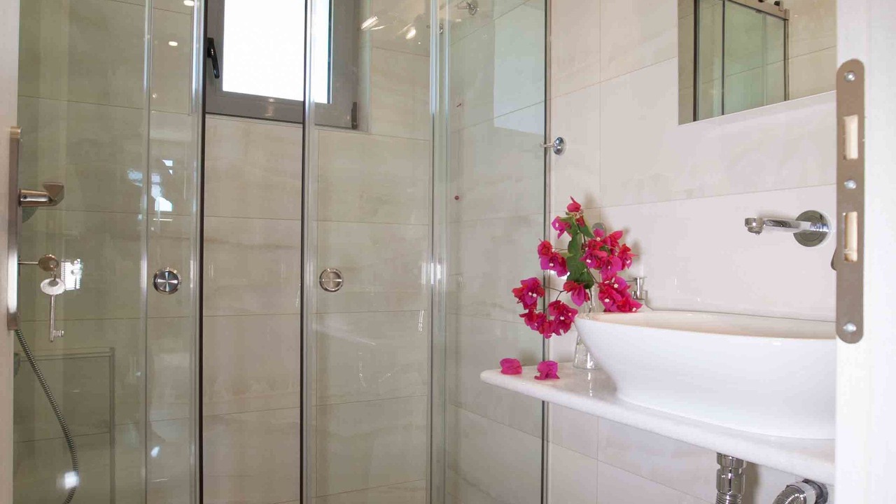 Photo of Bathroom in Alikanas
