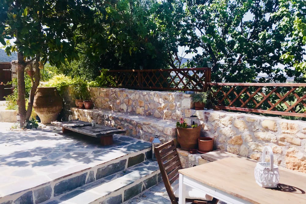 Photo of Patio Balcony in Makhairoi