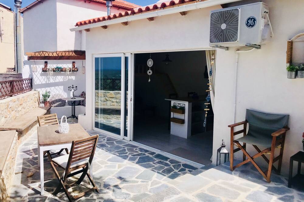 Photo of Patio Balcony in Makhairoi