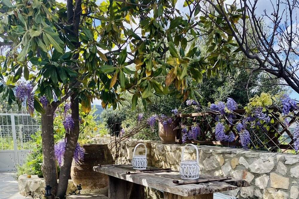 Photo of Outdoor in Makhairoi