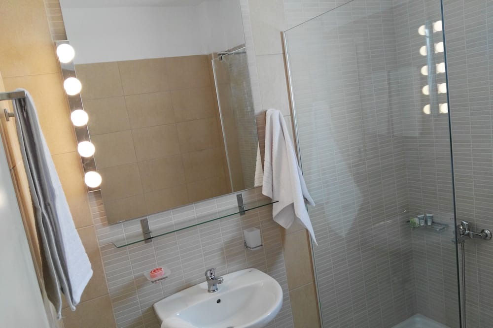 Photo of Bathroom in Adele
