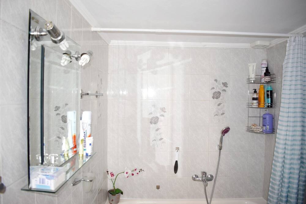 Photo of Bathroom in Gerani