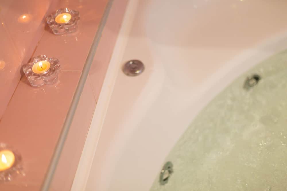 Photo of Bathroom in Adele