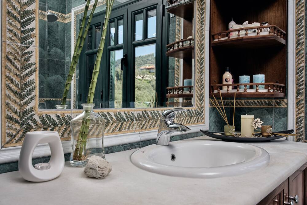Photo of Bathroom in Lagopodo